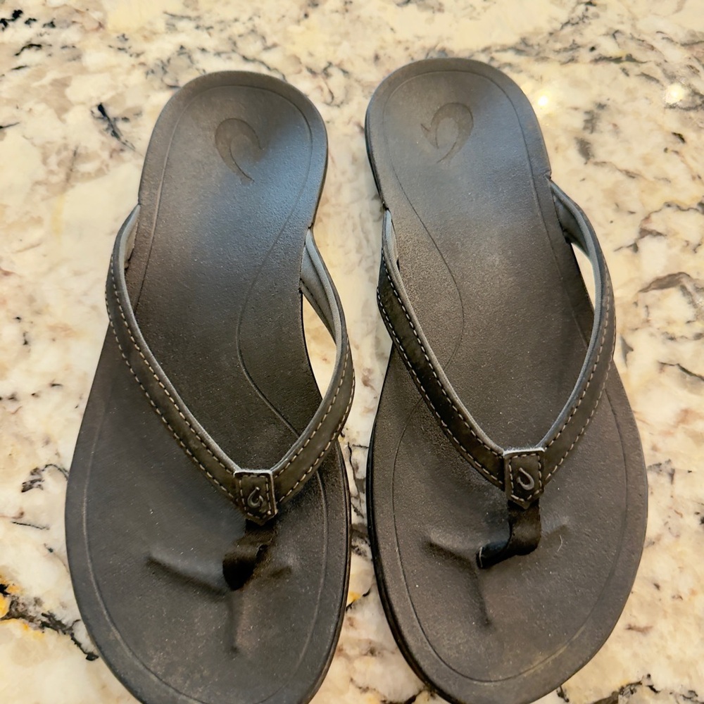 OluKai Black Sandals